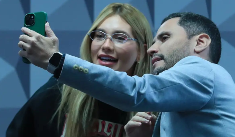 {3C3F4476-C69B-4056-A50E-ABDAA759035F}