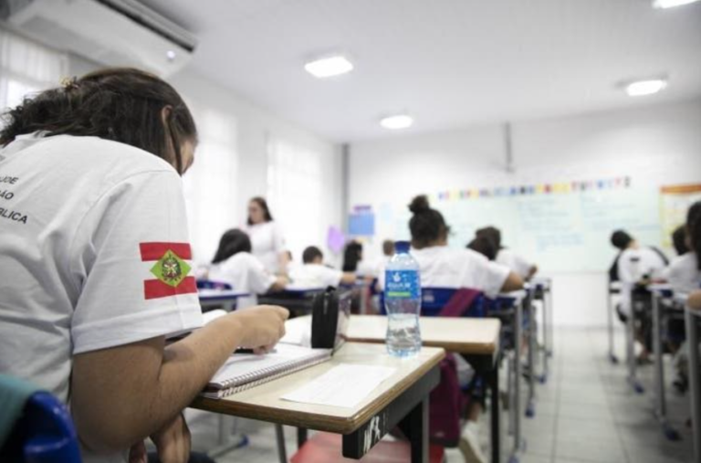 {CB0981B3-E53C-4AC1-8E1A-FFE32186E873}