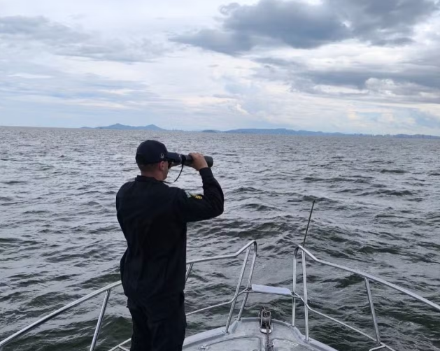 {133D8CB6-DB1B-4FEE-A94F-164ADF30A74D}