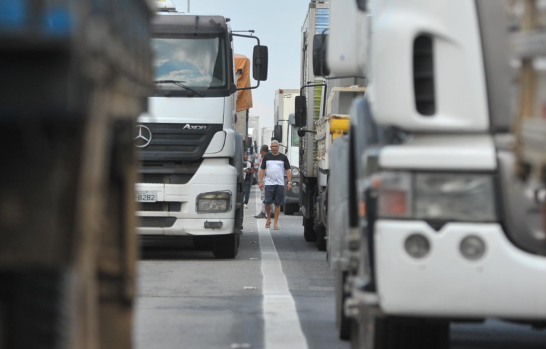 {CABF37FE-2C78-4735-AA7B-768D6FAE6DD7}