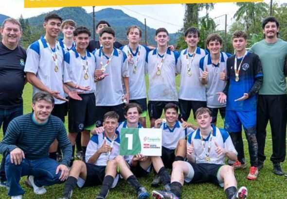 Benedito Novo é campeão na fase microrregional dos Jogos Escolares de Futebol de Campo! 🏆O Camp